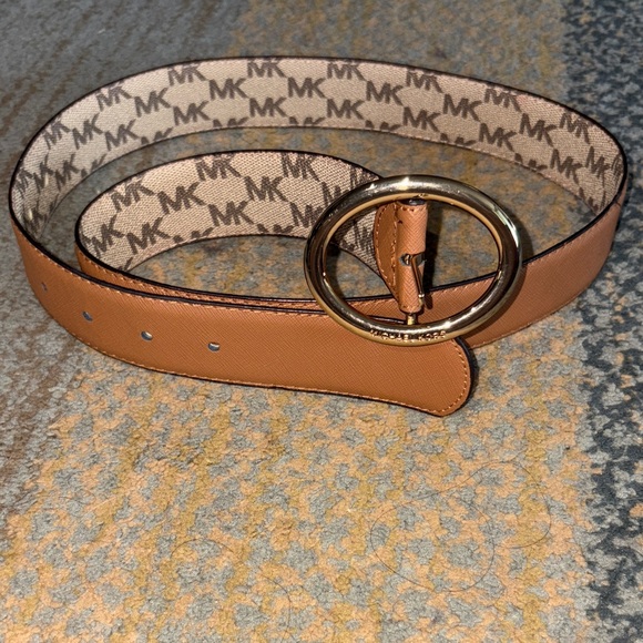 Michael Kors Brown Belt with Gold Circle Buckle/40” in brand new condition - Picture 1 of 3